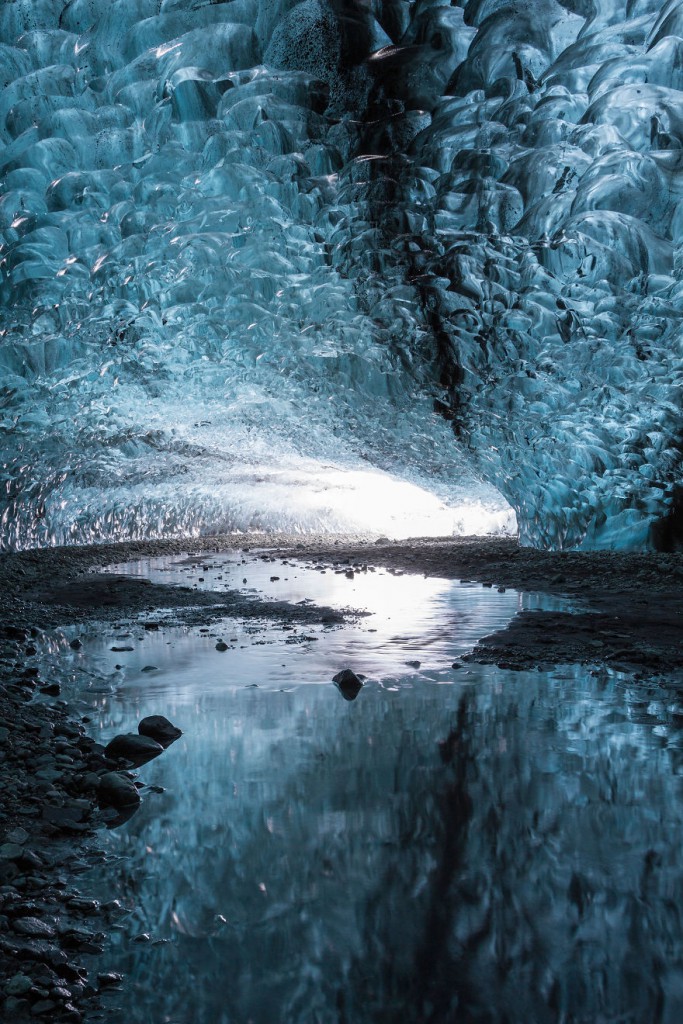 I-finally-visited-the-ice-caves-in-Iceland18__880