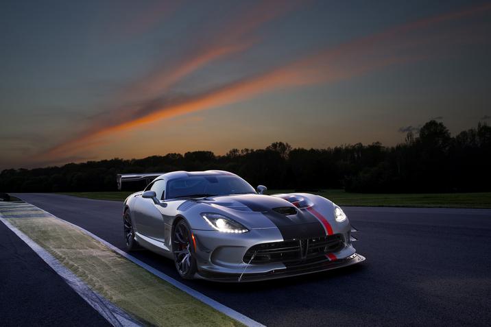 2016-dodge-viper-acr-unleashed-video-photo-gallery_1