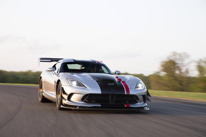 2016-dodge-viper-acr-unleashed-video-photo-gallery_2