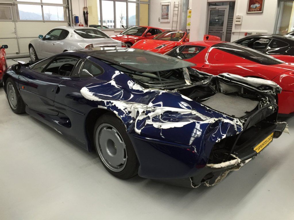 wrecked-jaguar-xj220-supercar-selling-for-200000-in-germany-photo-gallery_1