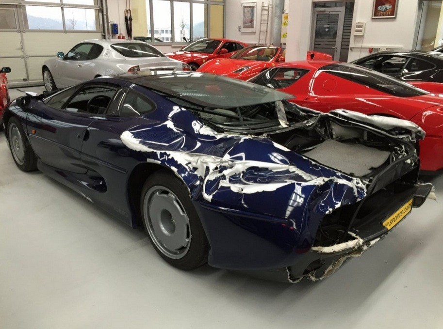 wrecked-jaguar-xj220-supercar-selling-for-200000-in-germany-photo-gallery_11
