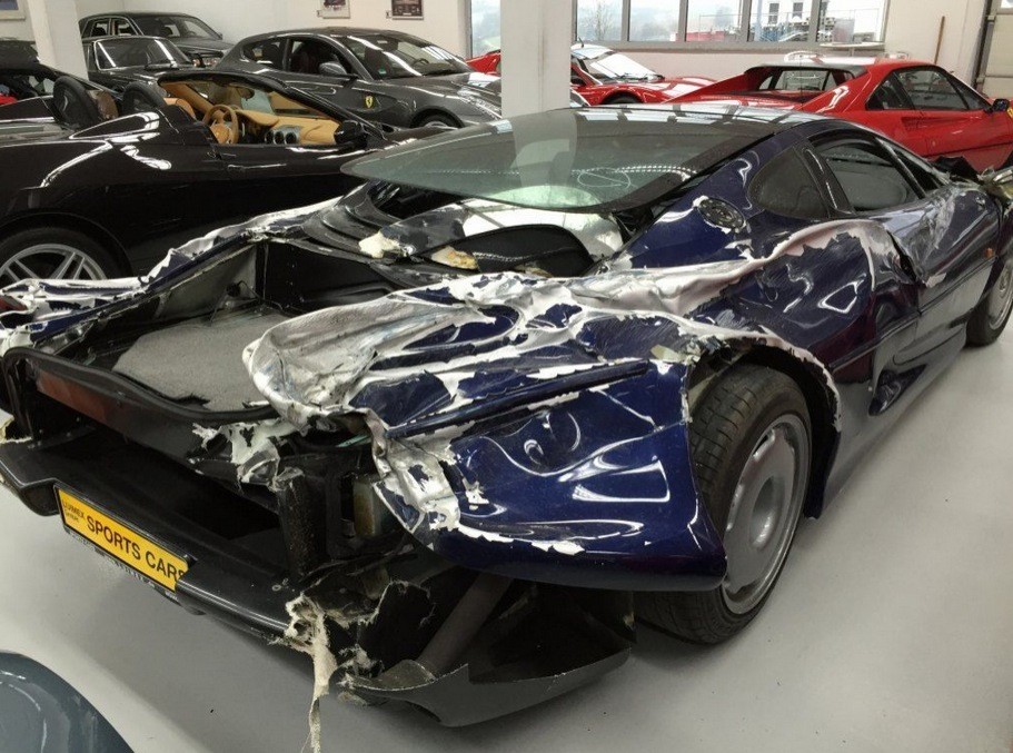wrecked-jaguar-xj220-supercar-selling-for-200000-in-germany-photo-gallery_9