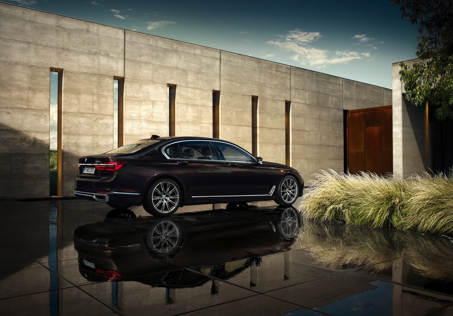 2016-bmw-7-series-finally-officially-unveiled-the-good-stuffs-inside-photo-gallery_129