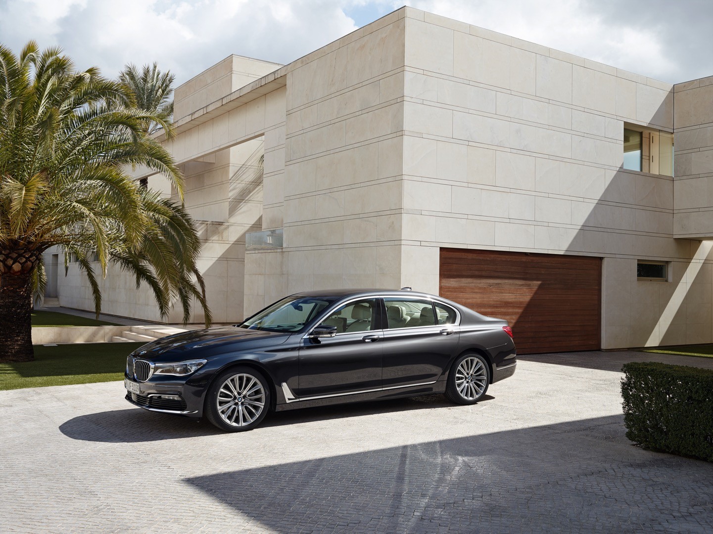 2016-bmw-7-series-finally-officially-unveiled-the-good-stuffs-inside-photo-gallery_24