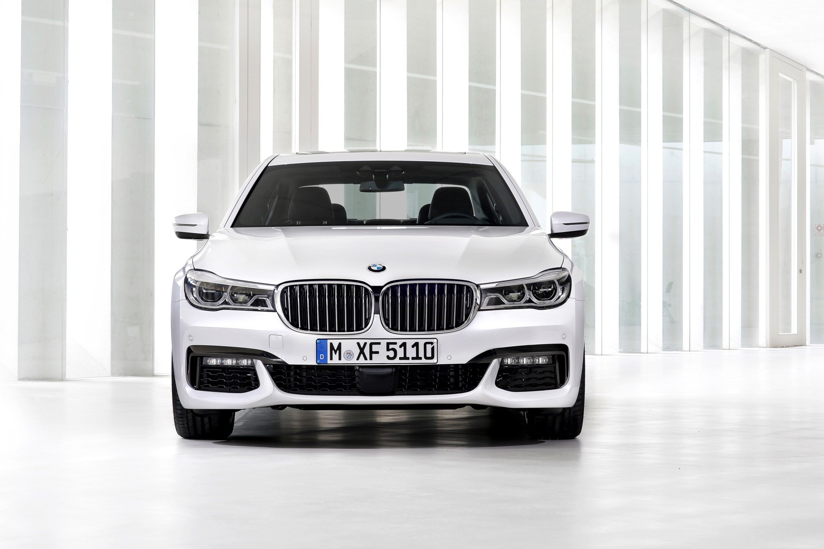 2016-bmw-7-series-finally-officially-unveiled-the-good-stuffs-inside-photo-gallery_56