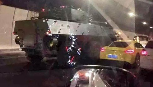 armored-vehicle-hits-porsche-cayman-in-bizarre-chinese-crash_3