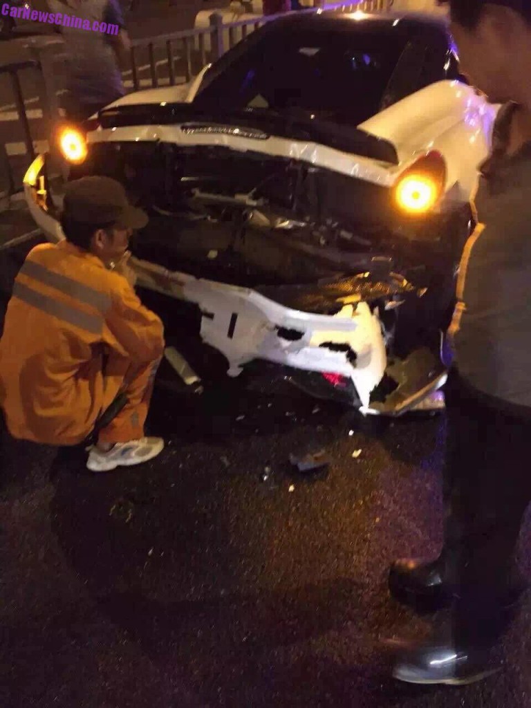 nissan-police-car-crashes-into-ferrari-458-in-china_4