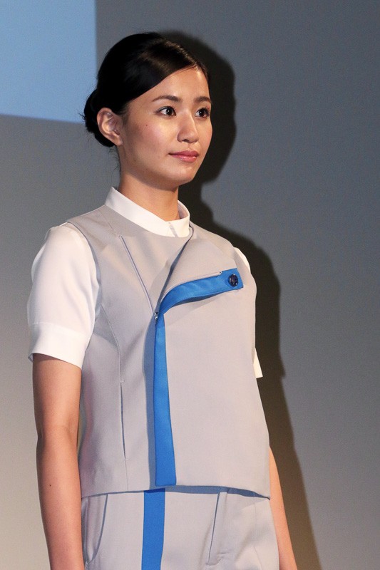 volkswagen-launches-new-uniform-for-female-staff-in-japan_4