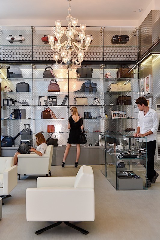 maserati-opens-high-end-retail-store-and-lounge-in-milan_2